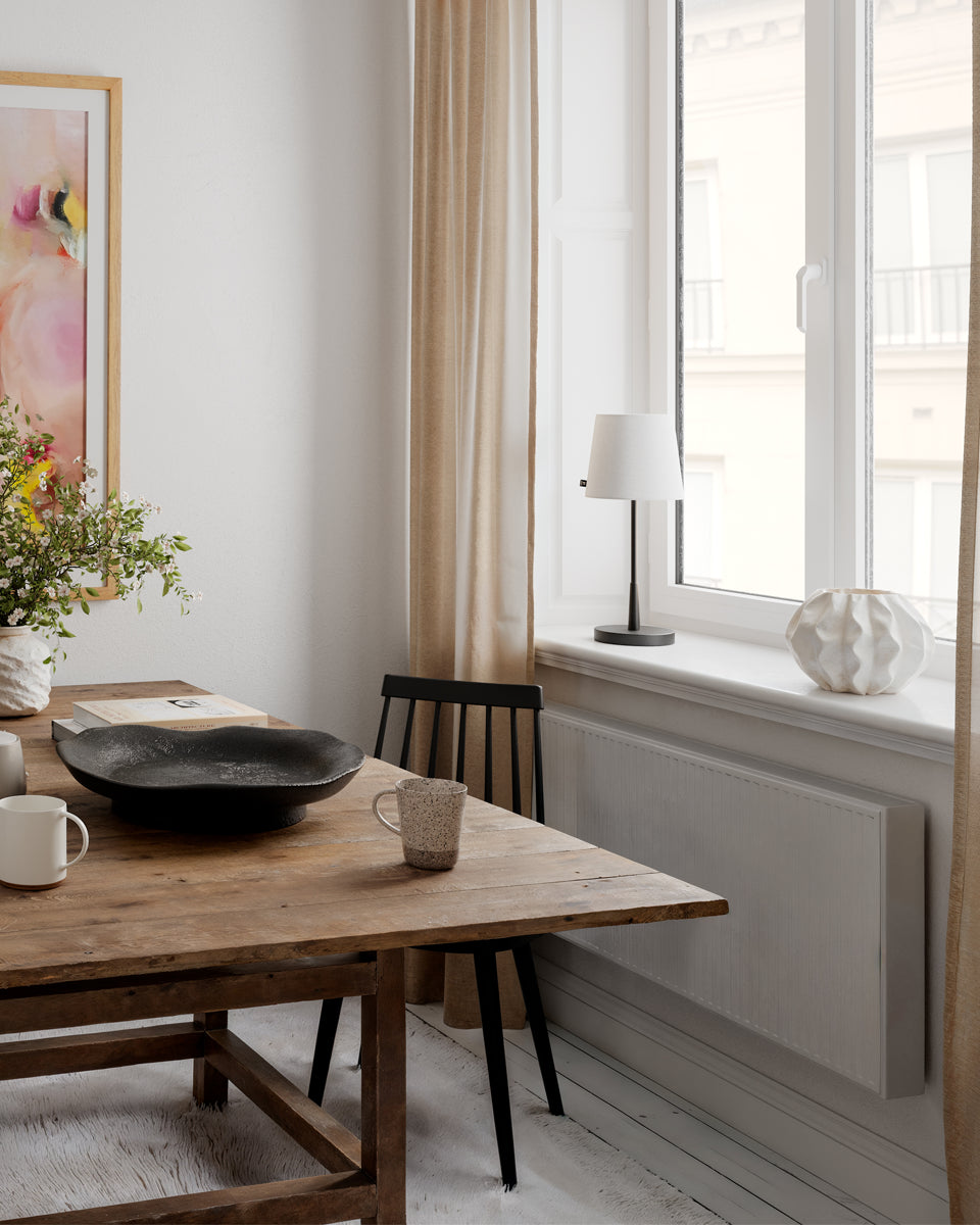 Lumi bordslampa svart/vit