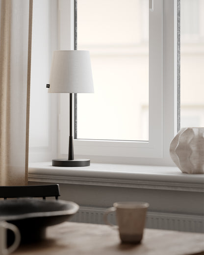 Lumi bordslampa svart/vit