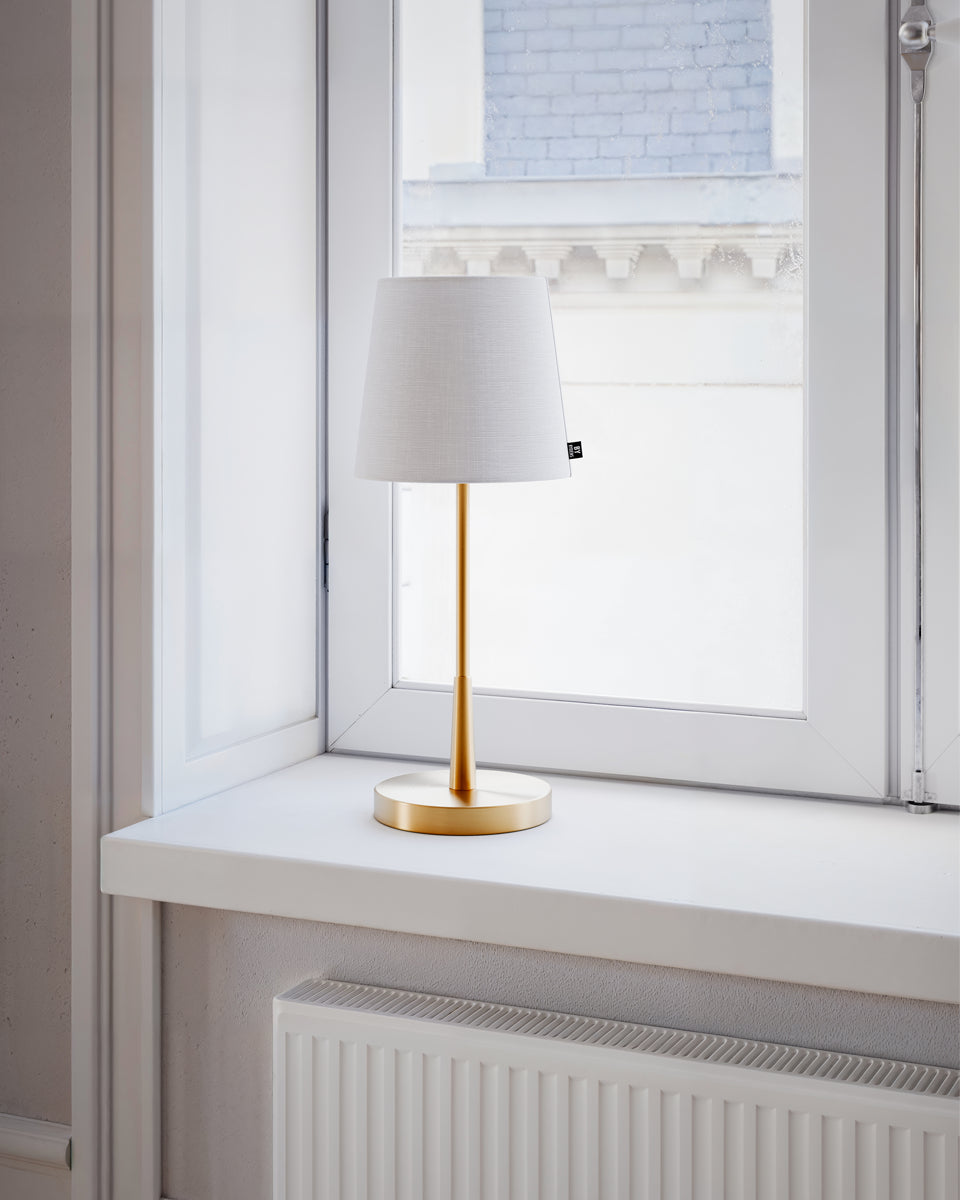 Lumi bordslampa svart/vit