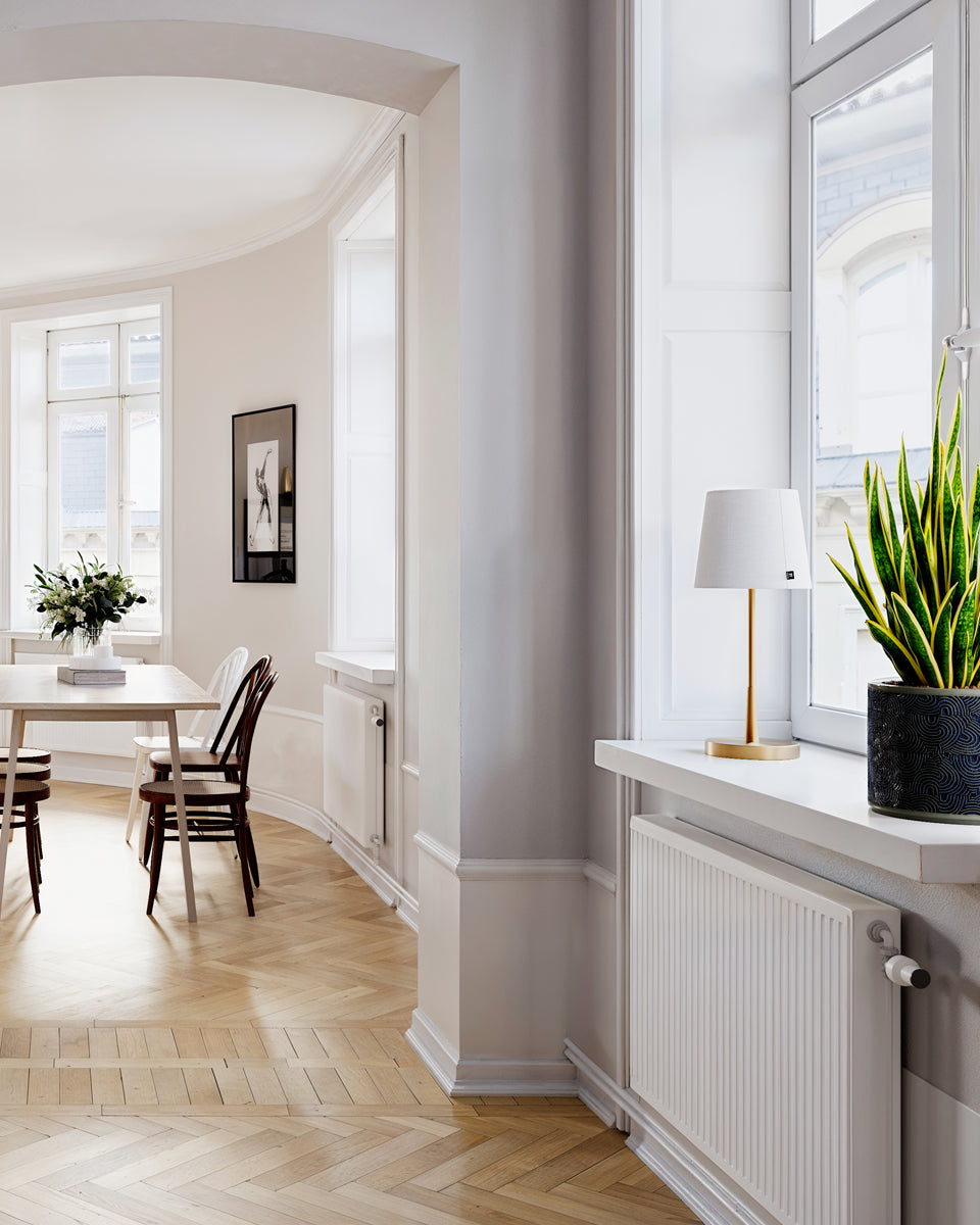 Lumi bordslampa svart/vit