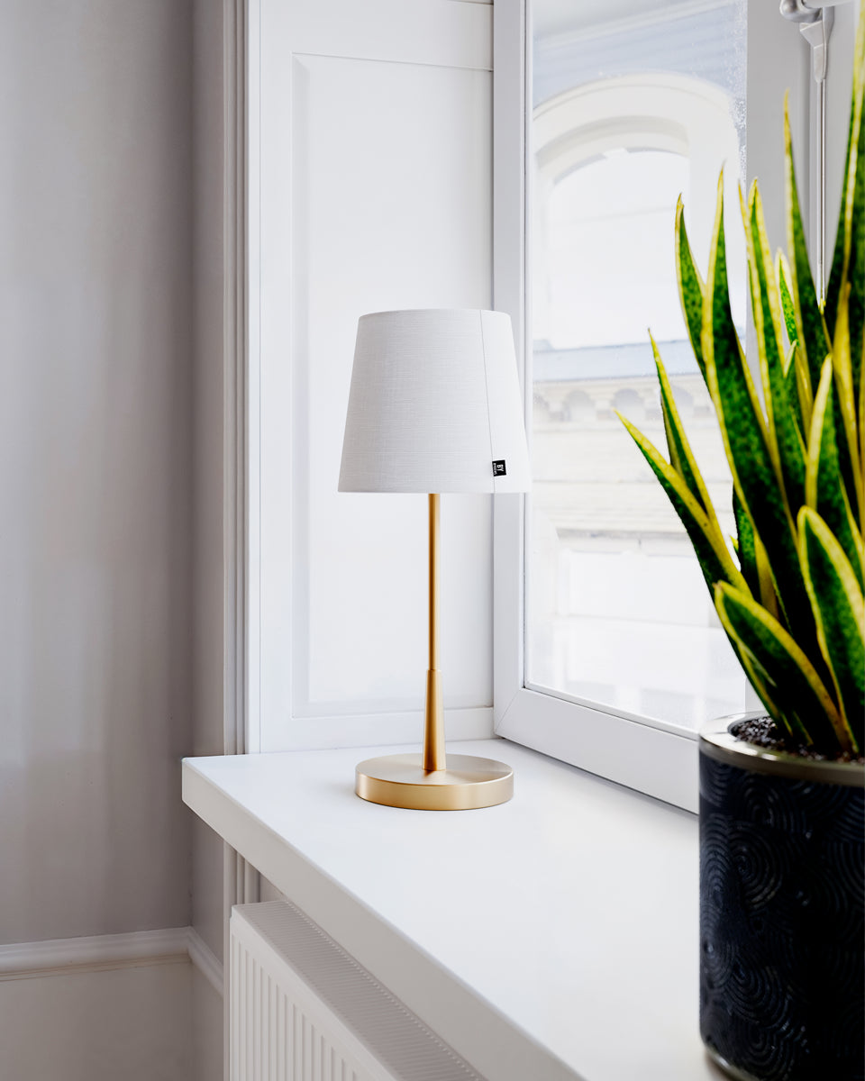 Lumi bordslampa svart/vit