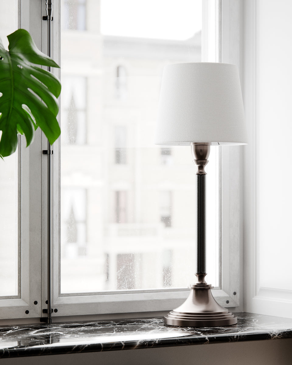 Dinant bordslampa med vit skärm