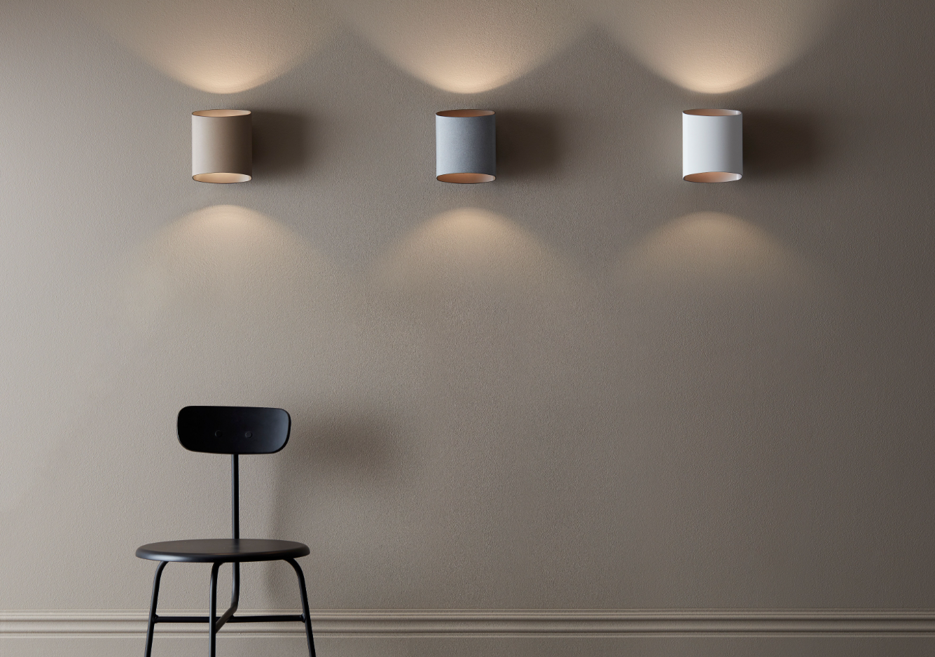 Vägglampa Sinne sand/mässing