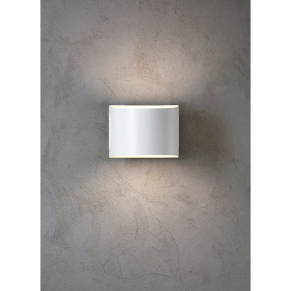 Svartskär vägg vit E27