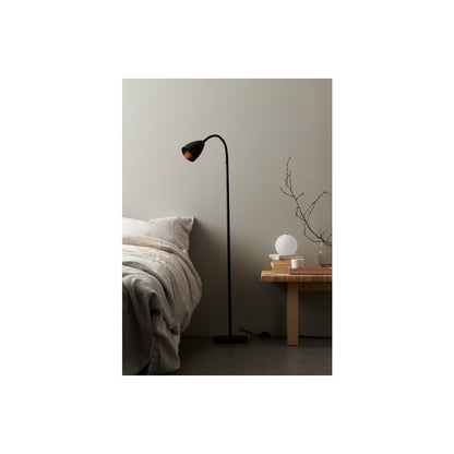 Trotsig golvlampa mattsvart
