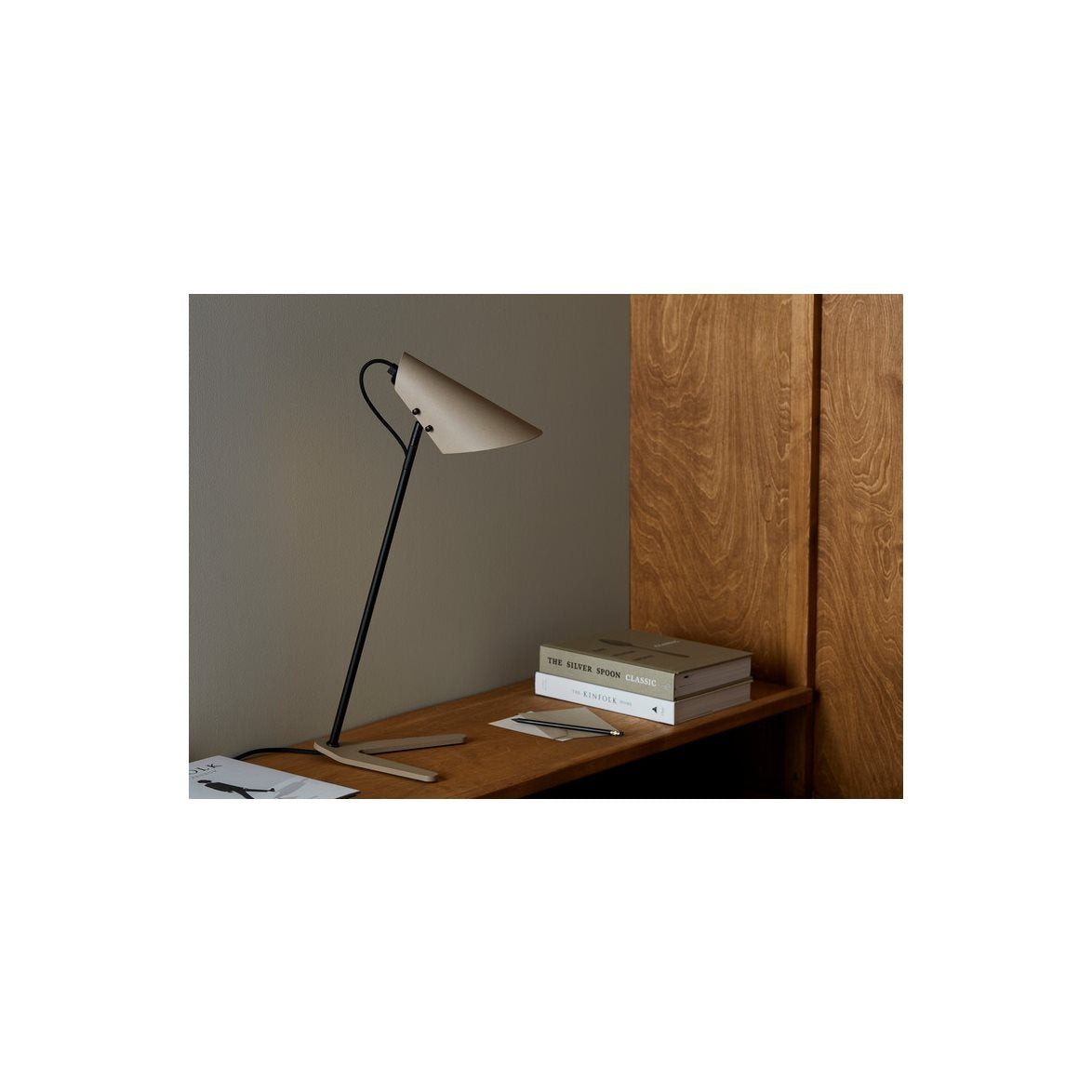 VINCENT bordslampa sand/svart